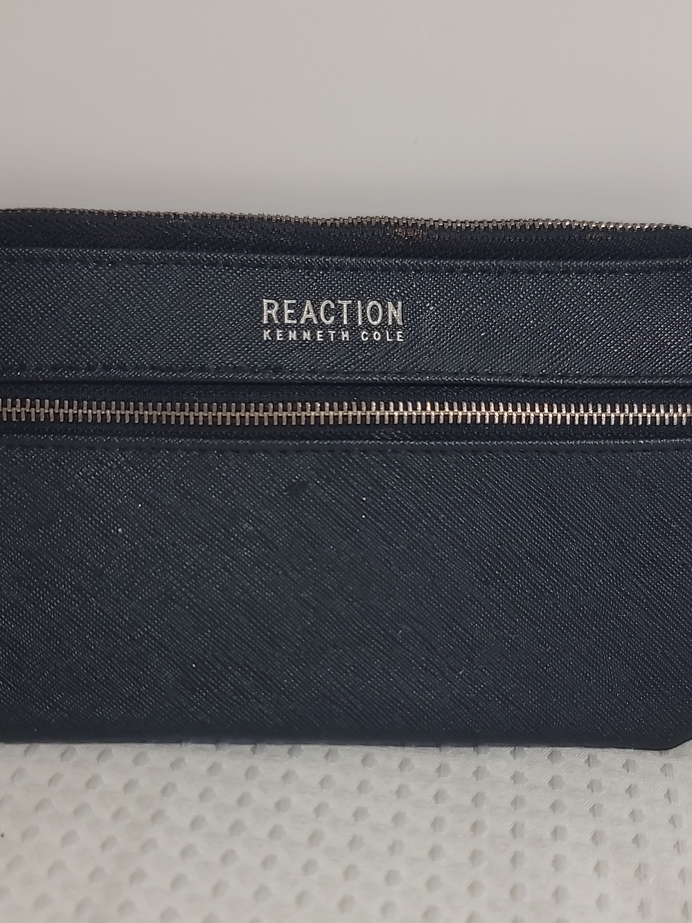 Reaction Kenneth Cole Men's Black Textured Zip Pouch